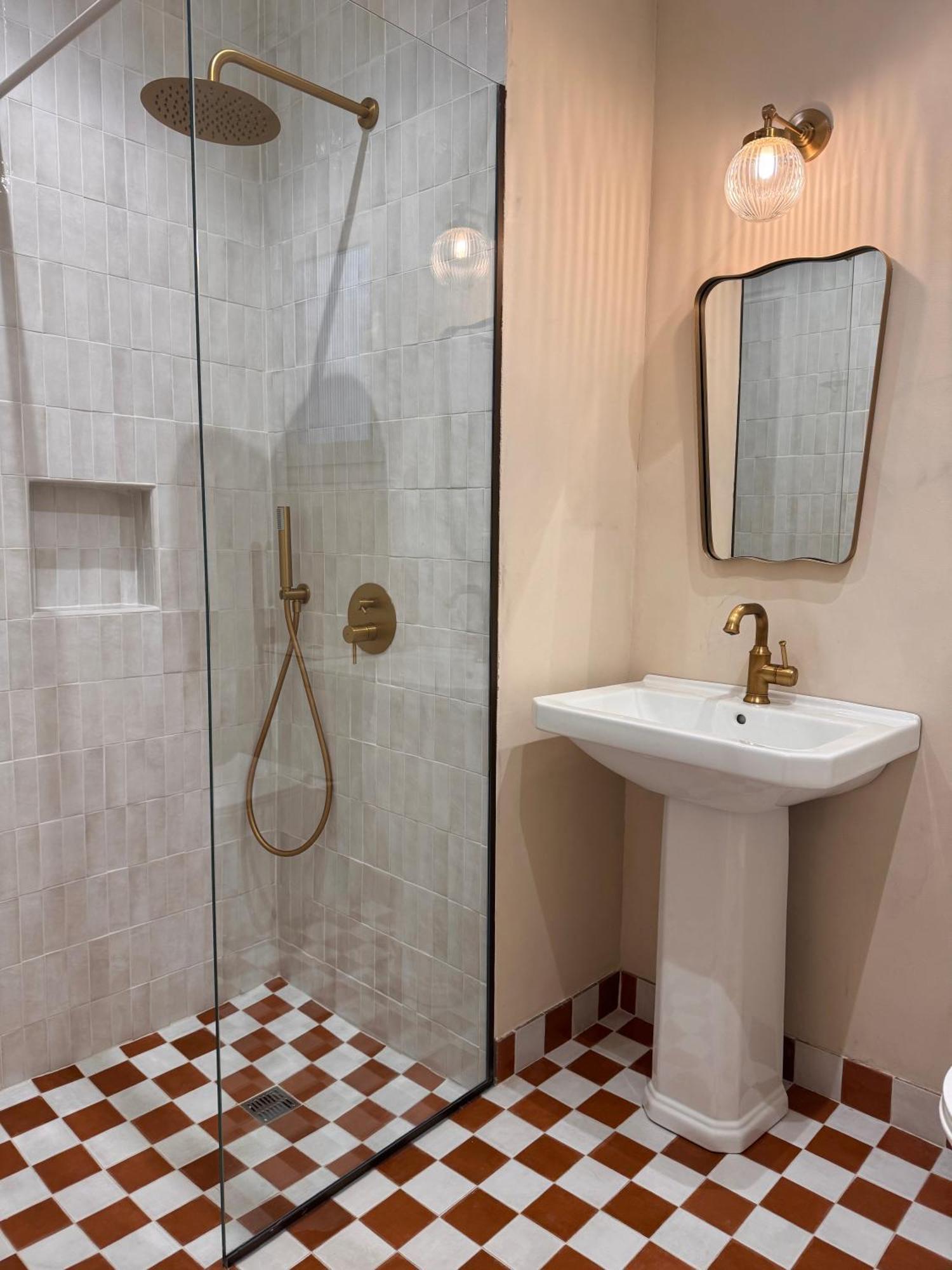 Liberty House - Central Two Bedroom Apartments 니코시아 외부 사진